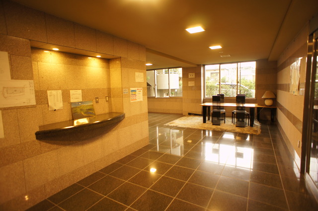 ロビー　ホッと一息つける休憩スペースあります☆