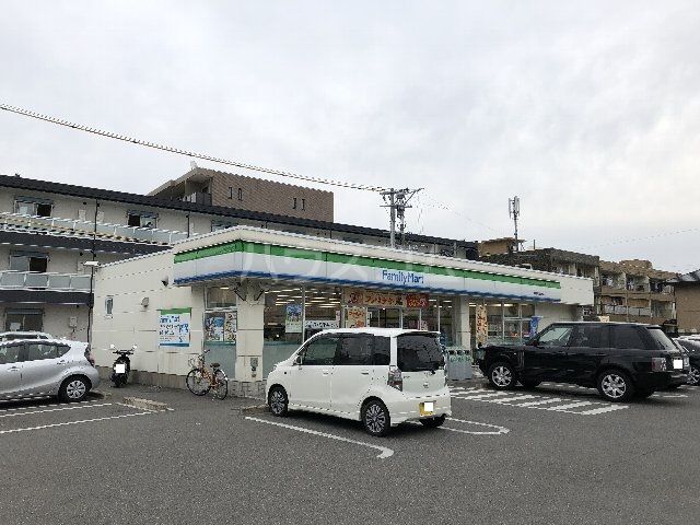 コンビニ　ファミリーマート 博多吉塚三丁目店（コンビニ）まで421m