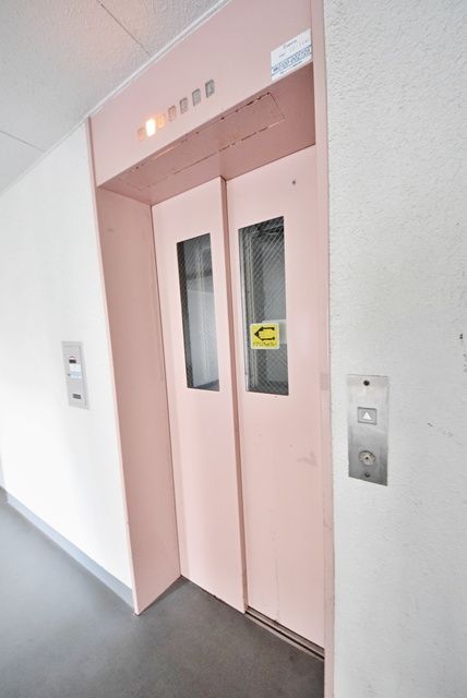 エントランス　エレベーター