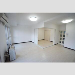 居室・リビング　★敷地内駐車場有り！★エアコン付き！