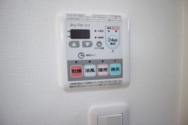 その他設備　嬉しい浴室乾燥機も完備