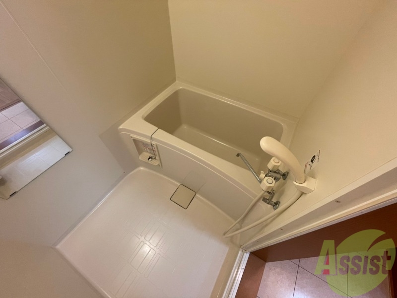 バス・シャワールーム　お風呂になります。一日の疲れを癒してくださいね。