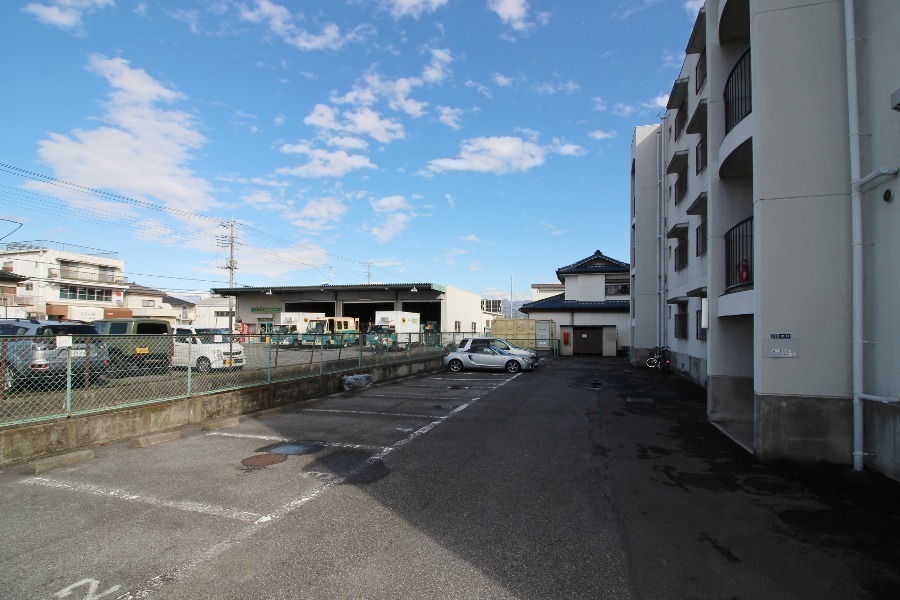 駐車場　駐車場