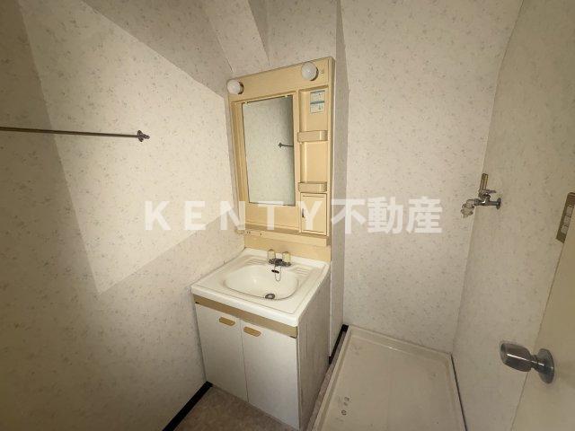 洗面設備　独立洗面台、朝の身支度には欠かせません