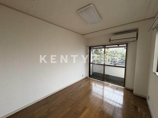 居室・リビング　こちらのリビングで趣味の時間をお楽しみください