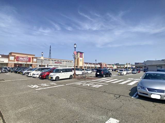 スーパー　イオンタウン金沢示野（スーパー）まで836m