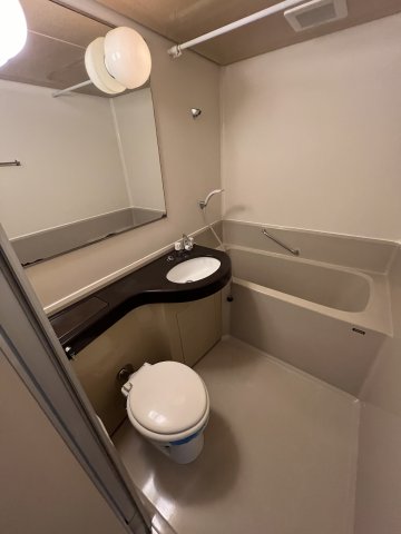 バス・シャワールーム　お掃除のしやすい３点ユニット