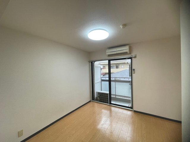 その他部屋・スペース　バルコニーに面した洋室