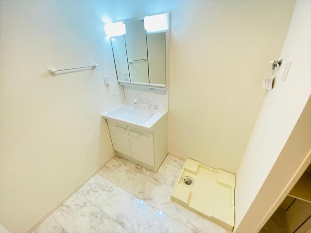 洗面設備　同一建物内２０３号室内装写真転載