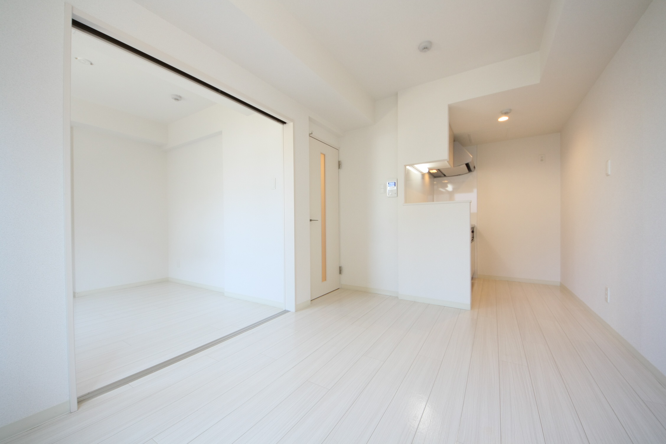 居室・リビング　☆8帖のリビングです♪