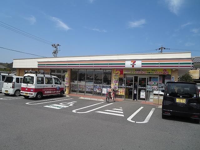 コンビニ　セブンイレブン（コンビニ）まで550m