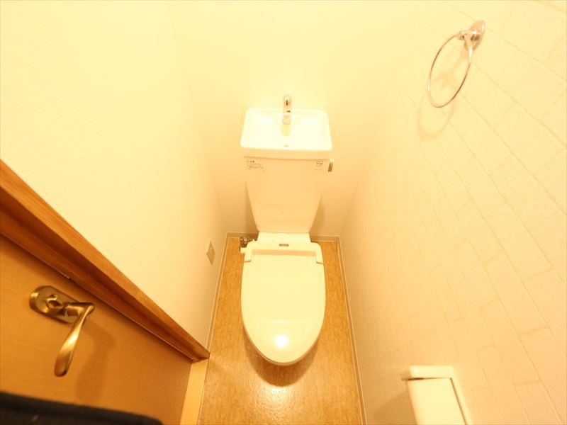 トイレ　温水洗浄便座取り付け可能