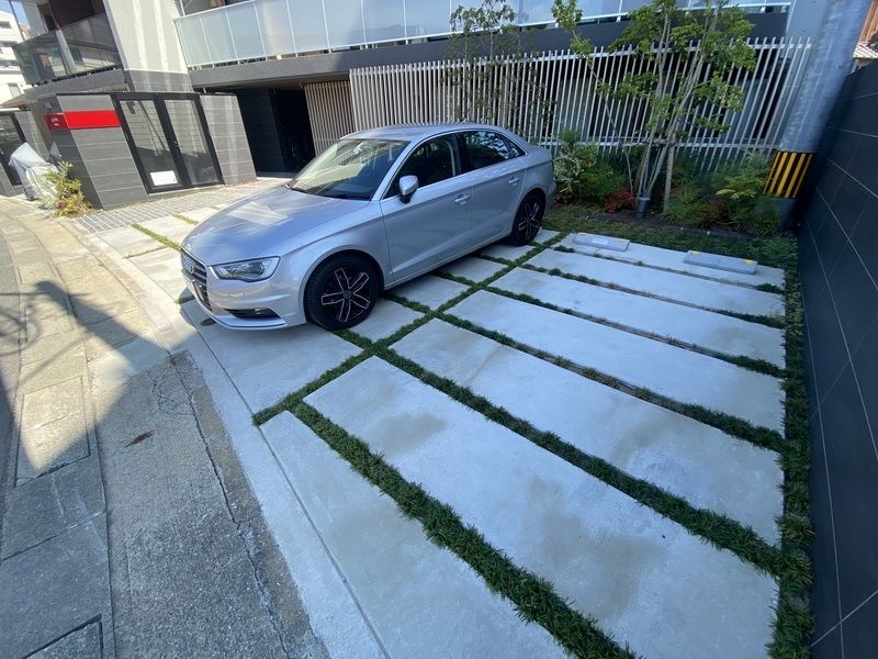 駐車場　庭