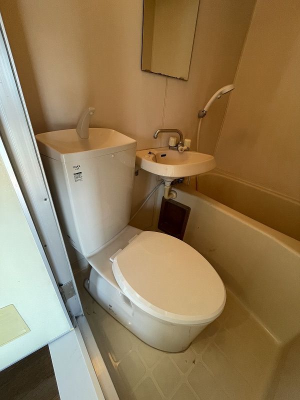 トイレ　3点ユニットはお掃除らくらく♪