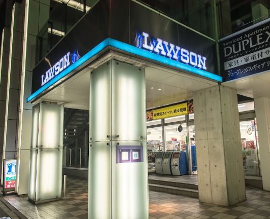 コンビニ　ローソン 六本木三丁目店（コンビニ）まで521m