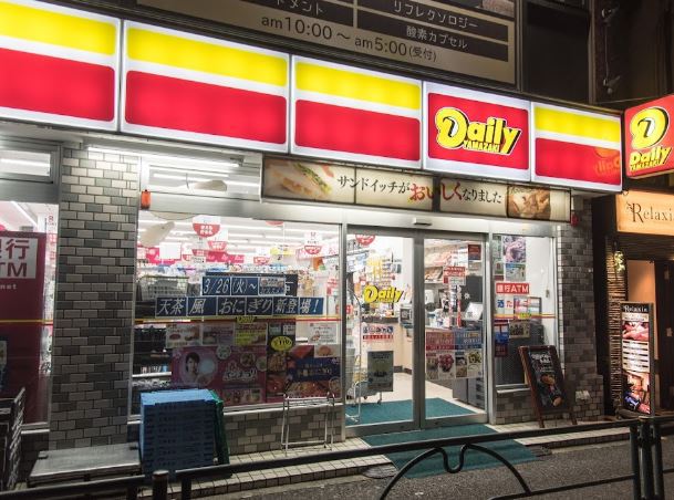 コンビニ　デイリーヤマザキ六本木５丁目店（コンビニ）まで417m