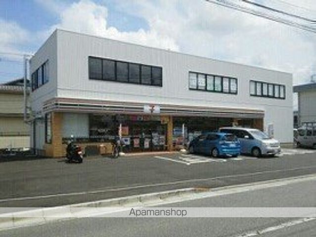 コンビニ　セブンイレブン（コンビニ）まで437m