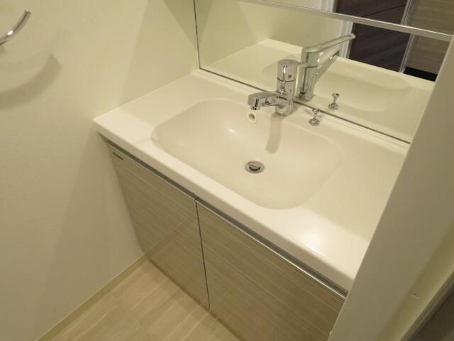 洗面設備　独立洗面台です