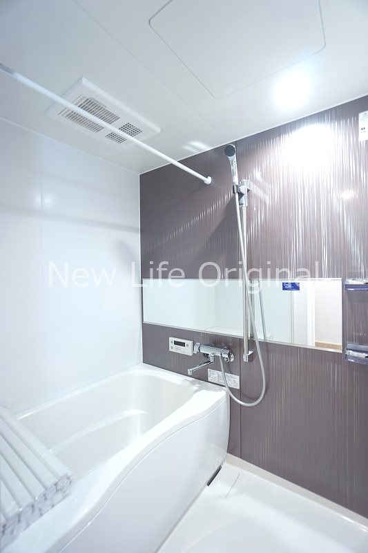 バス・シャワールーム　快適な浴室乾燥機付きです☆