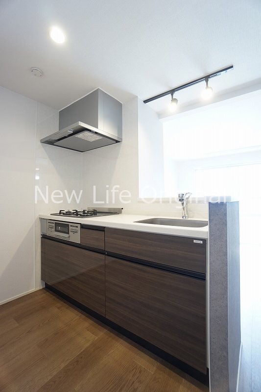 キッチン　3口コンロのシステムキッチン完備☆