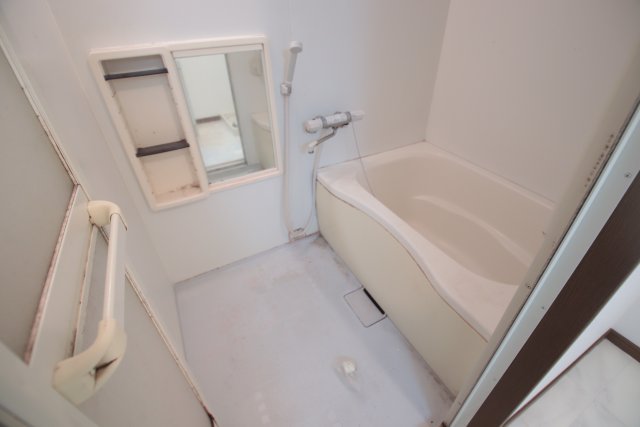 バス・シャワールーム　※修繕前のお写真です。