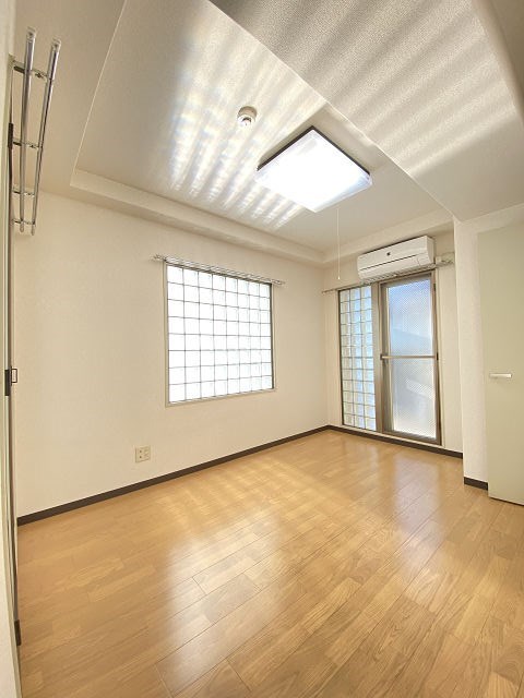 その他部屋・スペース　広くて明るい寝室