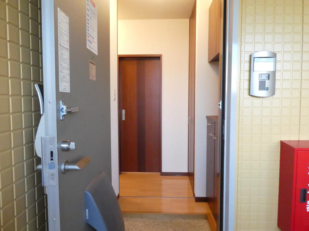 玄関　※同アパートのものを使用しております