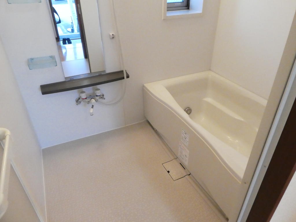 バス・シャワールーム　※同アパートのものを使用しております