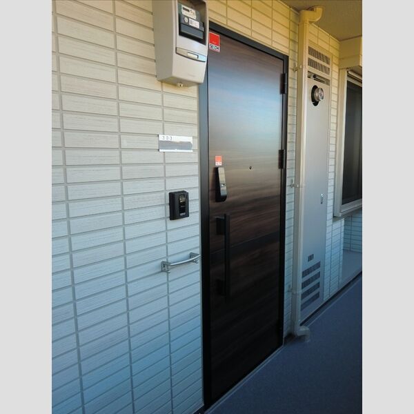 玄関　玄関ドア