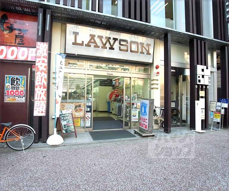 コンビニ　ローソン烏丸三条店（コンビニ）まで30m