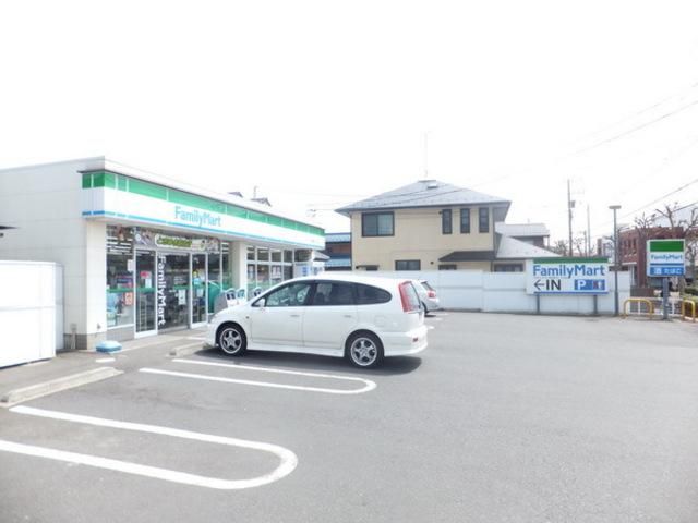 コンビニ　ファミリーマート（コンビニ）まで243m