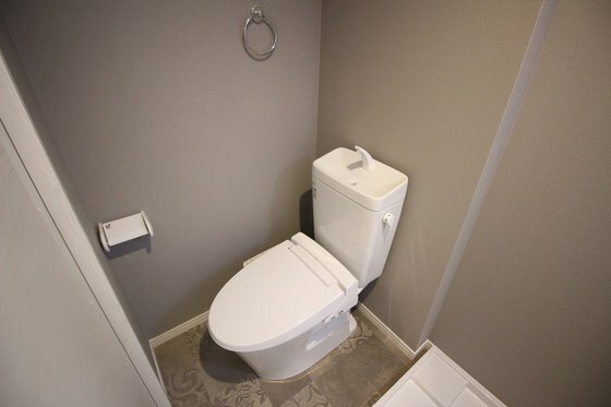 トイレ　トイレと洗面台が一体になったコンパクトな水回り