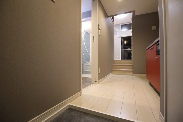 玄関　シューズボックス付きのコンパクトで使いやすい玄関スペースです