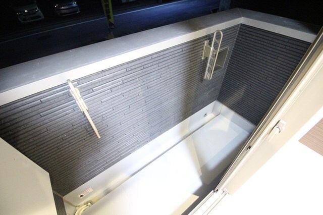 バルコニー　バルコニー付きで、洗濯物も干せる便利なスペースです