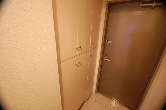 玄関　【玄関】毎日迎えてくれる玄関。収納もバッチリ。