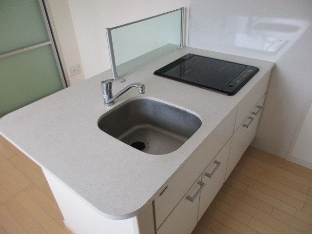 キッチン　【キッチン】使いやすい２口コンロのシステムキッチン。