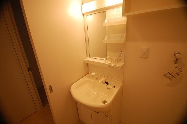 洗面設備　【洗面化粧台】シャンプードレッサーで朝も楽チンですね。