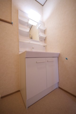 洗面設備　使いやすい独立洗面台です