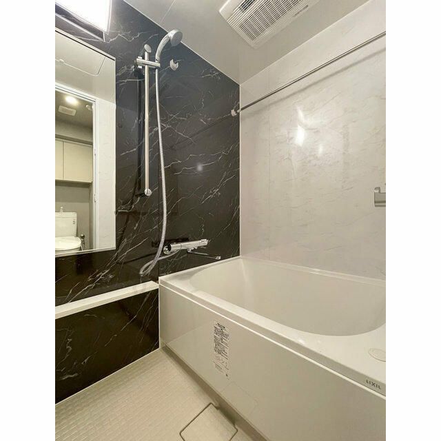 バス・シャワールーム　写真は同タイプ住居です。