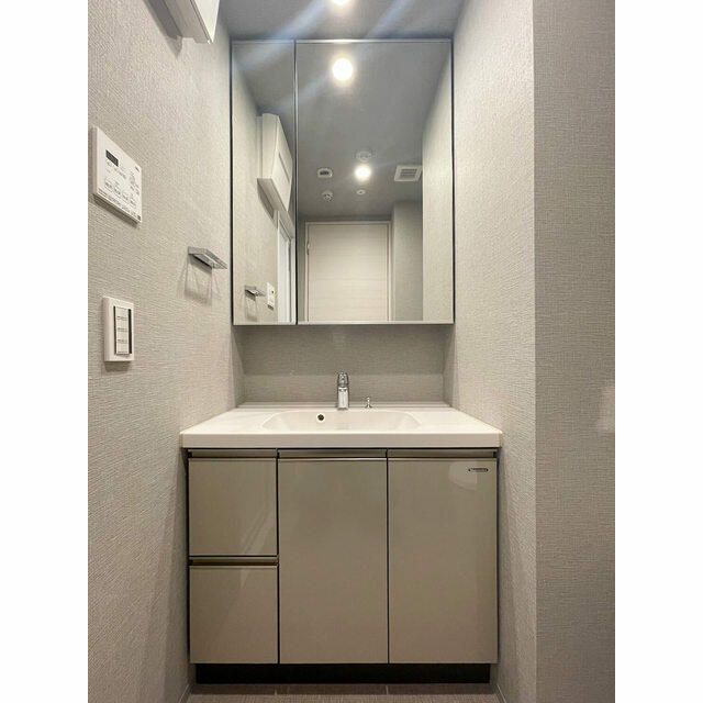 洗面設備　写真は同タイプ住居です。