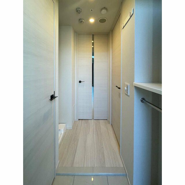 玄関　写真は同タイプ住居です。