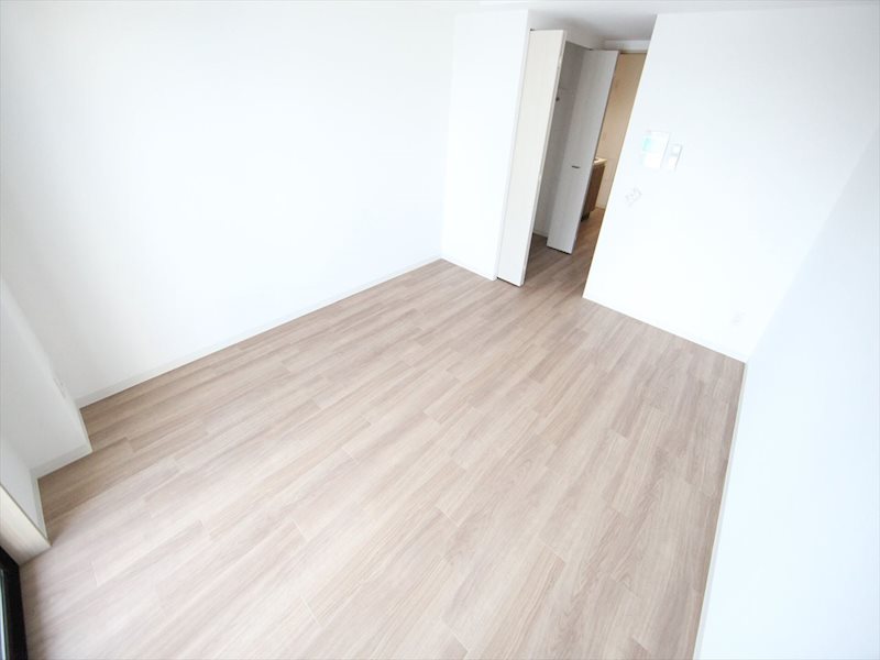 その他部屋・スペース　洋室8.6帖　エアコン完備　バルコニーに面しています