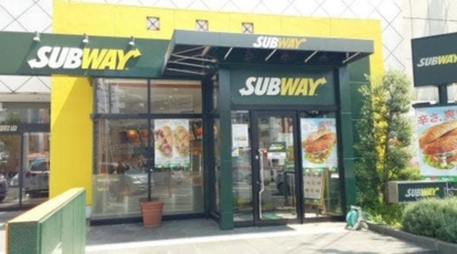 飲食店　サブウェイ宮街道トヨタカローラシーズ店（飲食店）まで824m