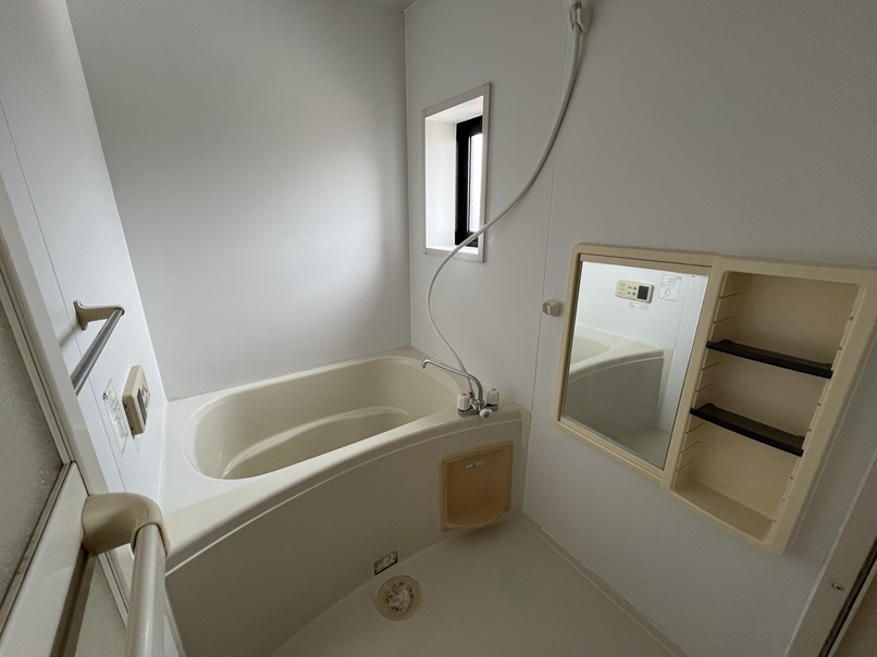 バス・シャワールーム　追炊き付、窓有り