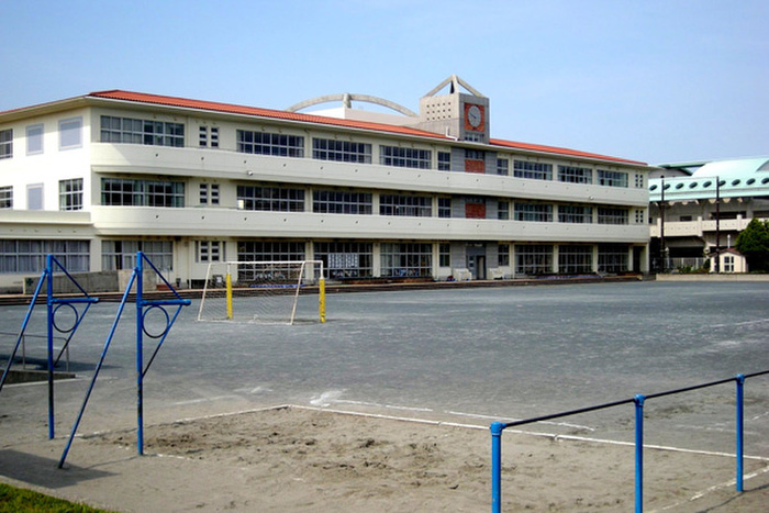 小学校　藤沢市立高砂小学校（小学校）まで340m