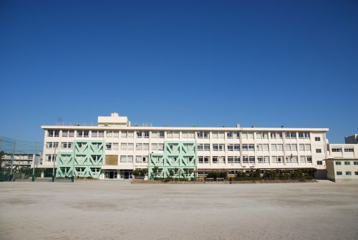 中学校　藤沢市立高浜中学校（中学校）まで450m