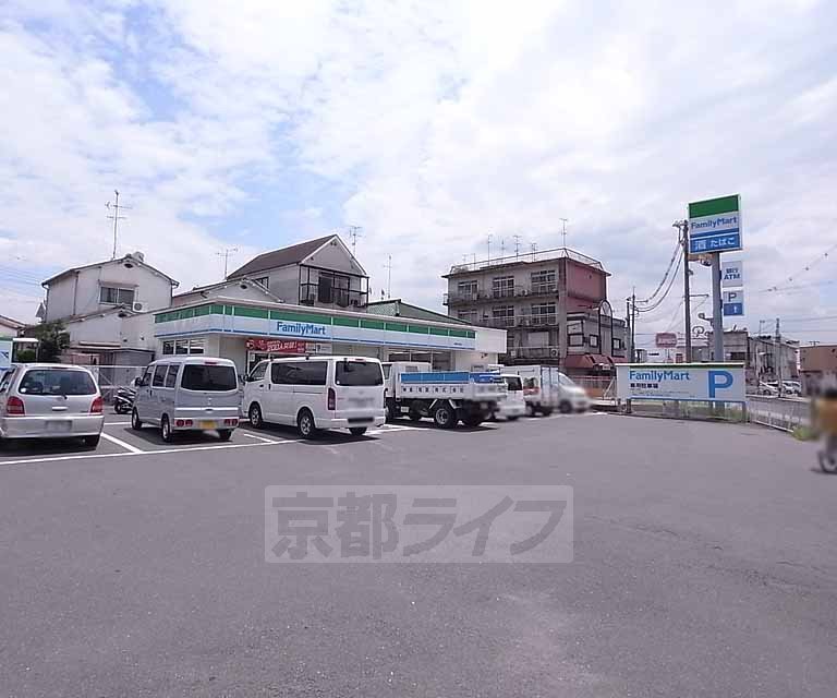 コンビニ　ファミリーマート城陽寺田店（コンビニ）まで242m