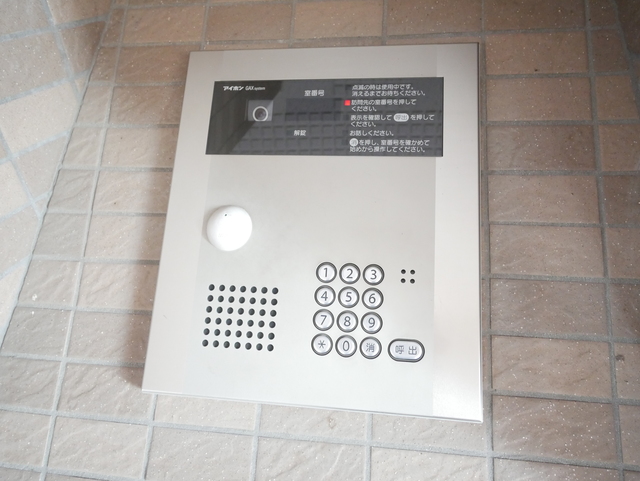 エントランス　★オートロックでセキュリティー面も安心ですね★