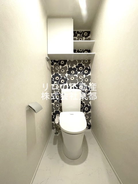トイレ　白基調で清潔感のあるトイレです♪