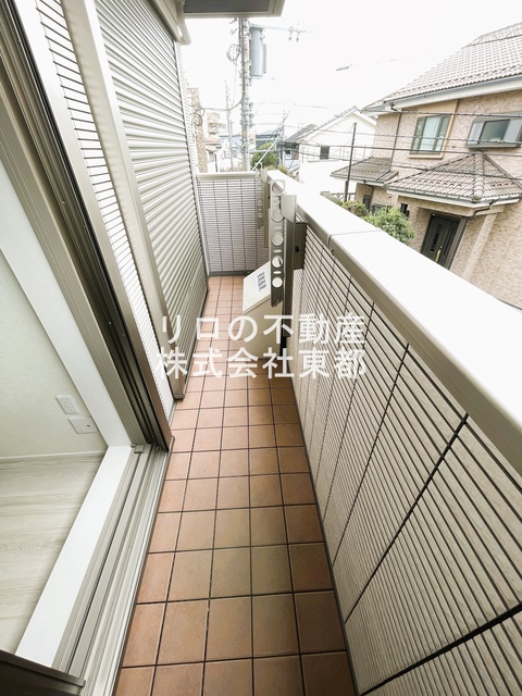 バルコニー　お天気のいい日は洗濯物も気持ちよく干せますね！
